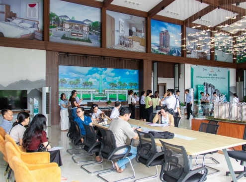 NGÀY ĐẦU TIẾP NHẬN HỒ SƠ TÒA E1 - EAST SKY: ĐÔNG ĐẢO KHÁCH HÀNG ĐẾN ĐĂNG KÝ